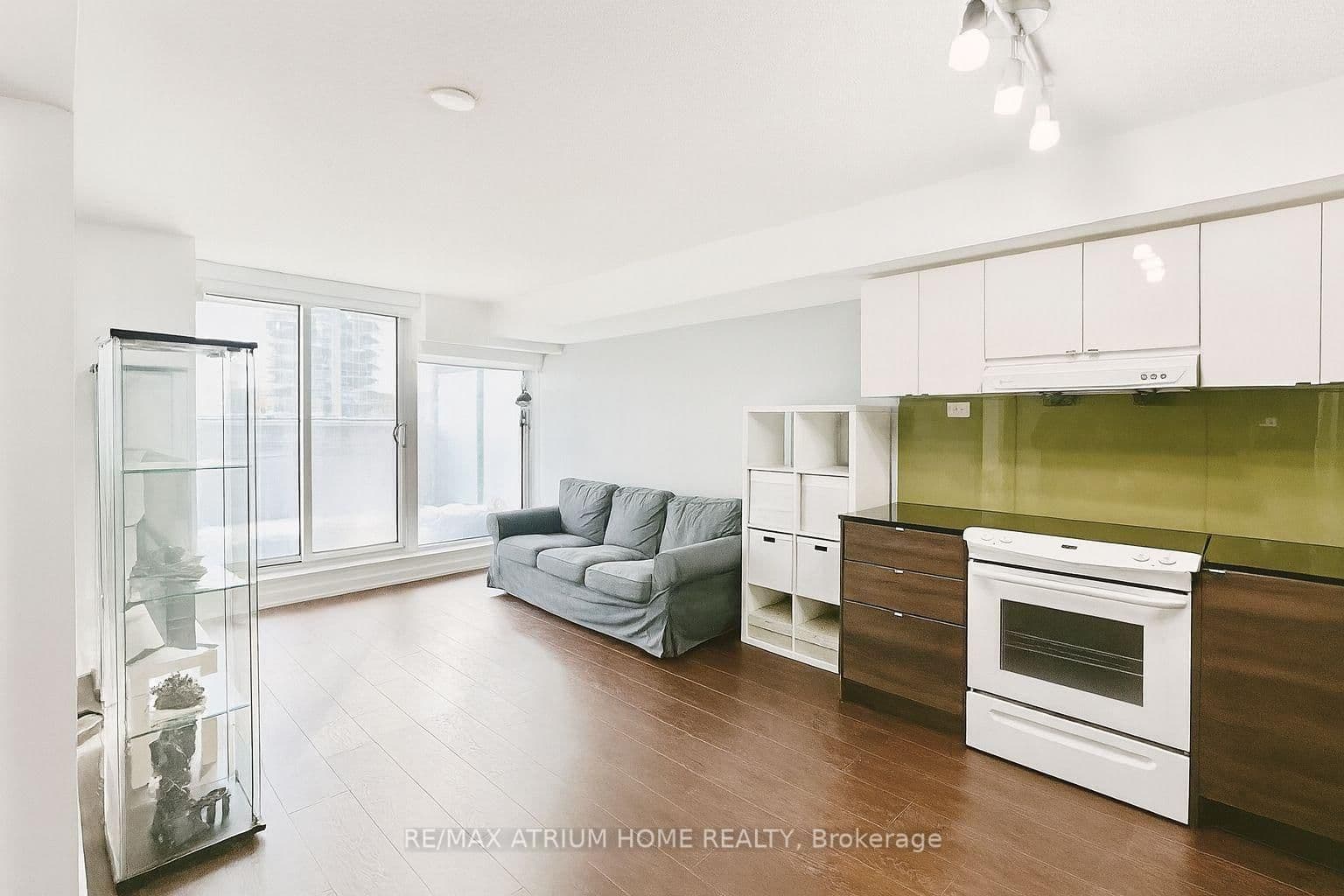 72 Esther Shiner Boulevard, Unit 320 thumbnail 2