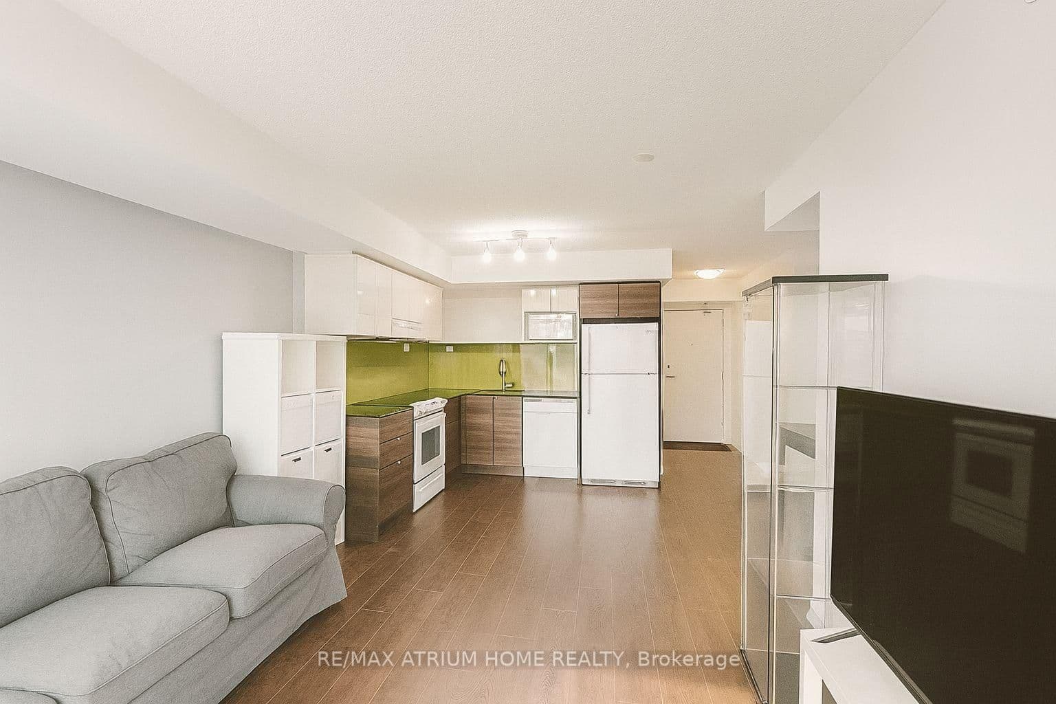72 Esther Shiner Boulevard, Unit 320 thumbnail 3