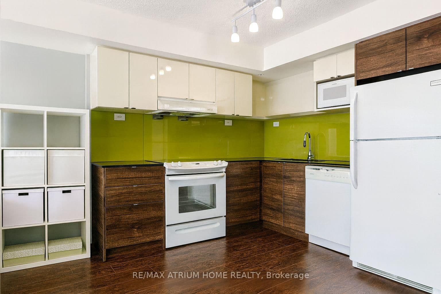 72 Esther Shiner Boulevard, Unit 320 thumbnail 6