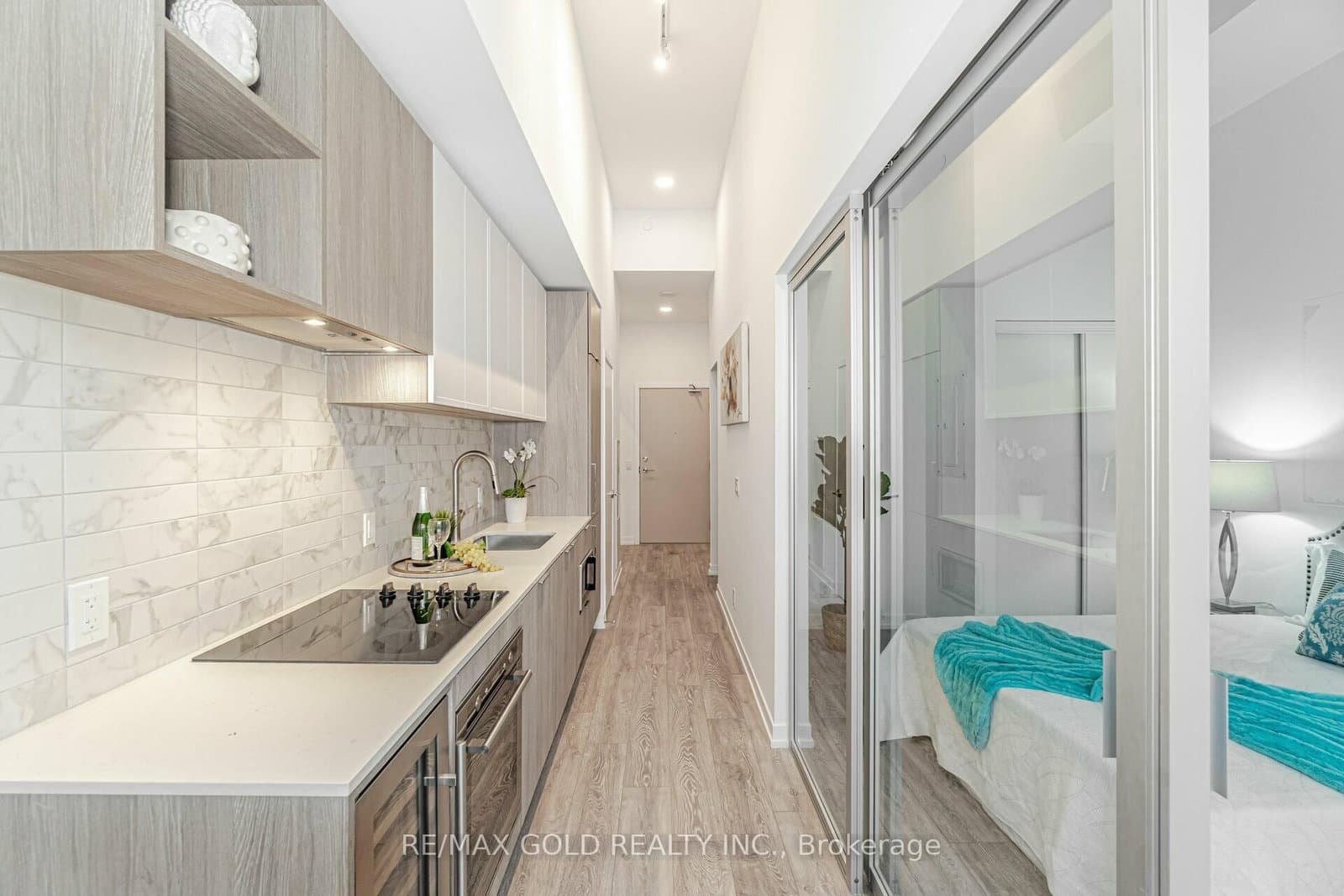 2020 Bathurst Street, Unit 216 thumbnail 11