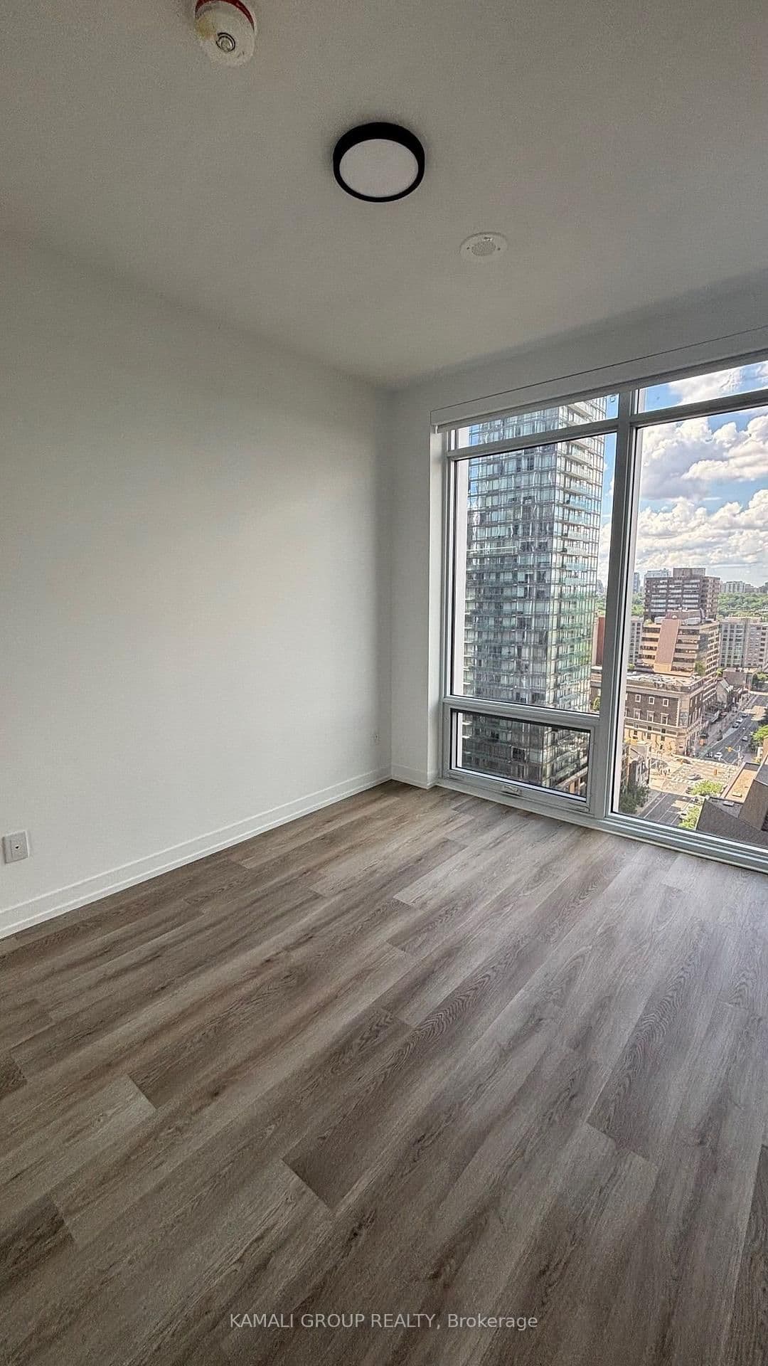 771 Yonge Street, Unit 2105 thumbnail 4