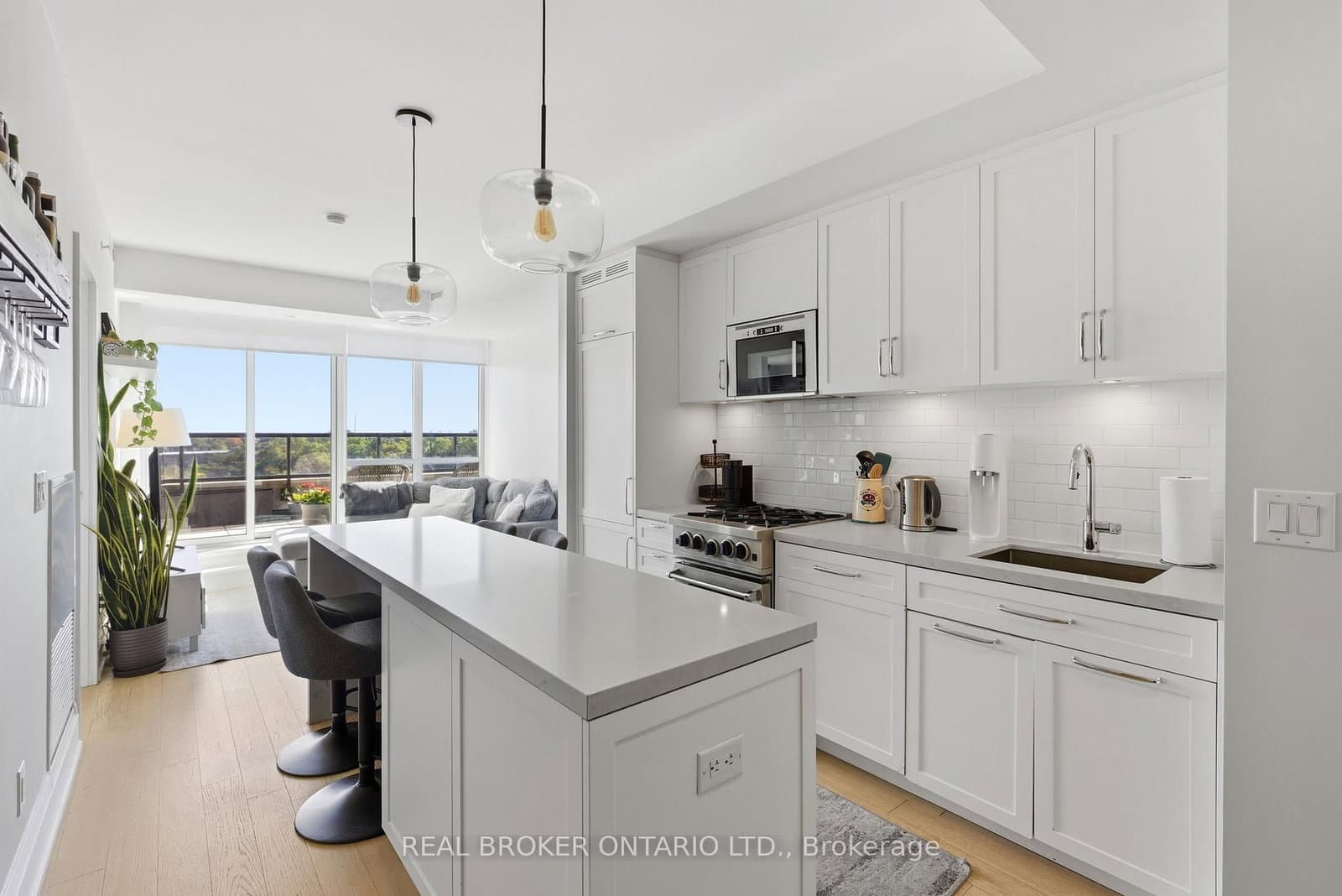 25 Malcolm Road, Unit 606 thumbnail 2