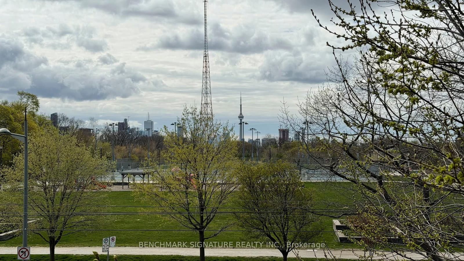 #Th106 - 6 Parkwood Avenue