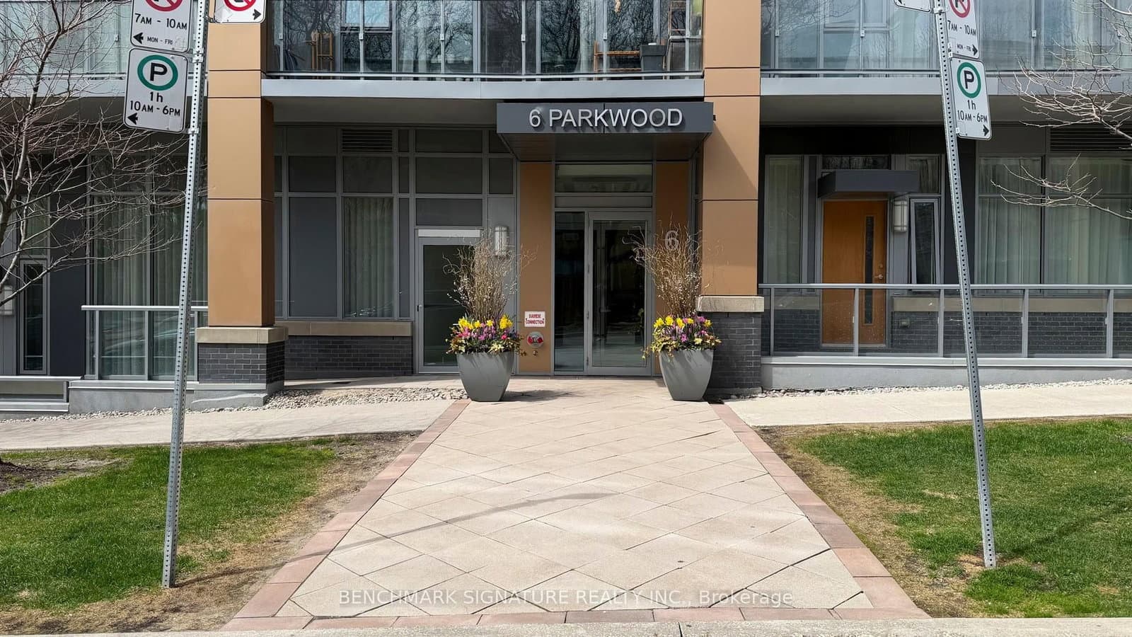 6 Parkwood Avenue, Unit Th106 thumbnail 4