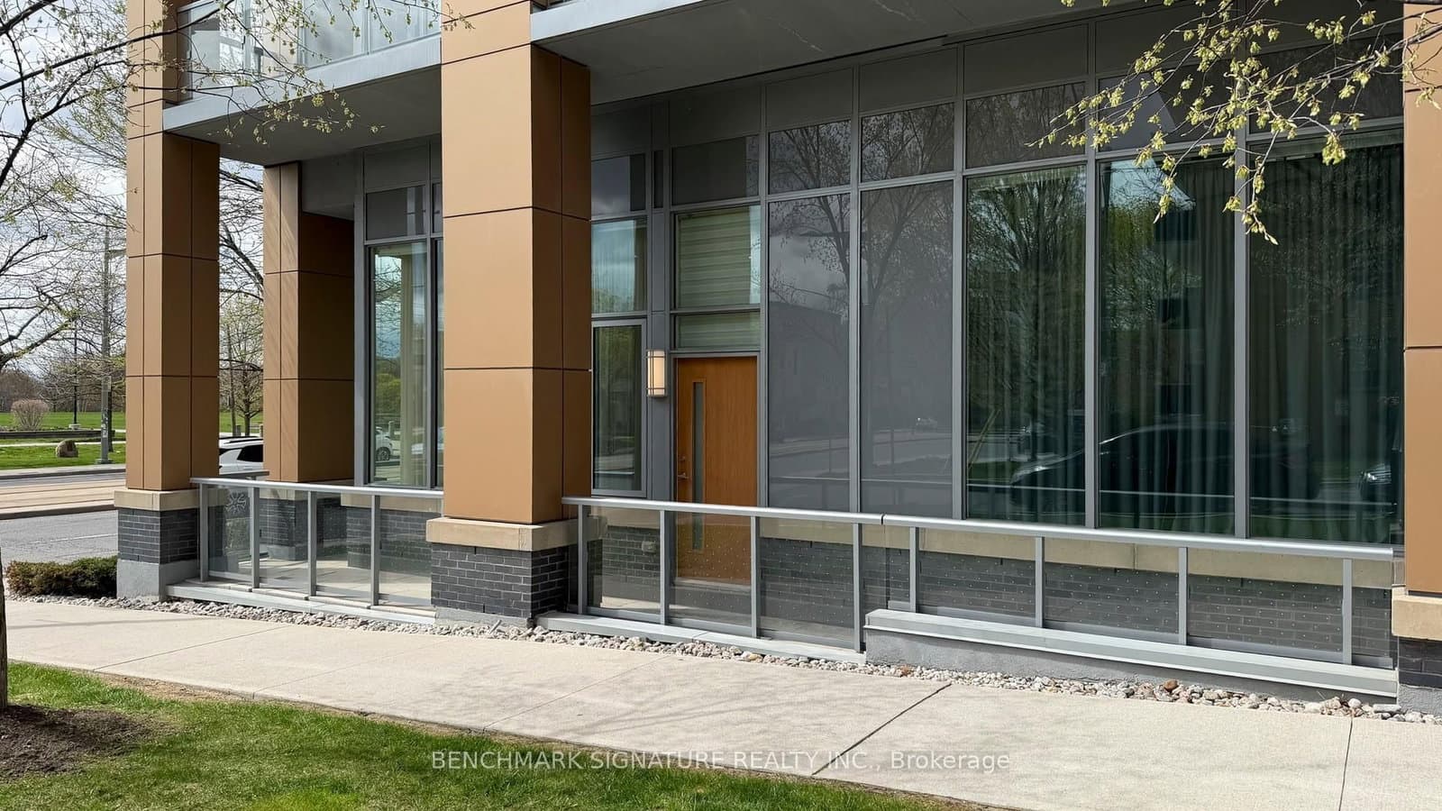 6 Parkwood Avenue, Unit Th106 thumbnail 5