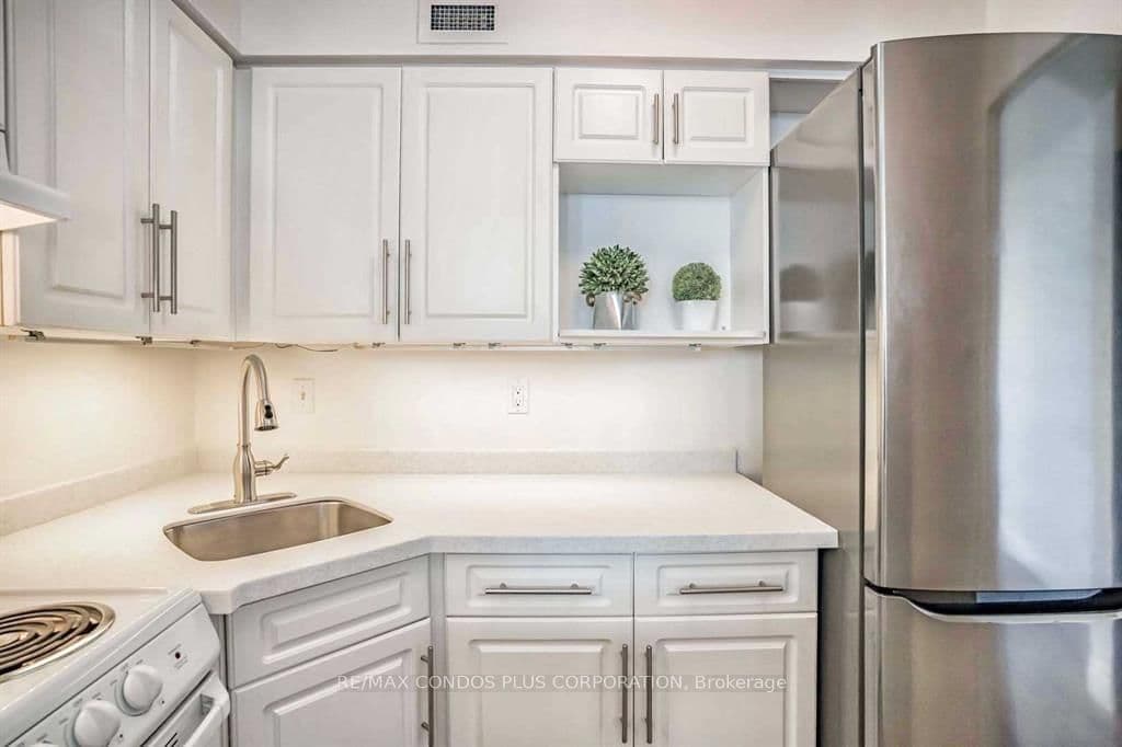 720 Spadina Avenue, Unit 1011 thumbnail 10