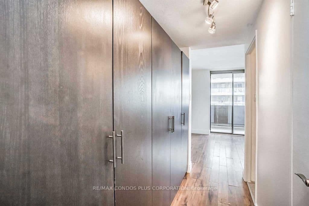 720 Spadina Avenue, Unit 1011 thumbnail 15