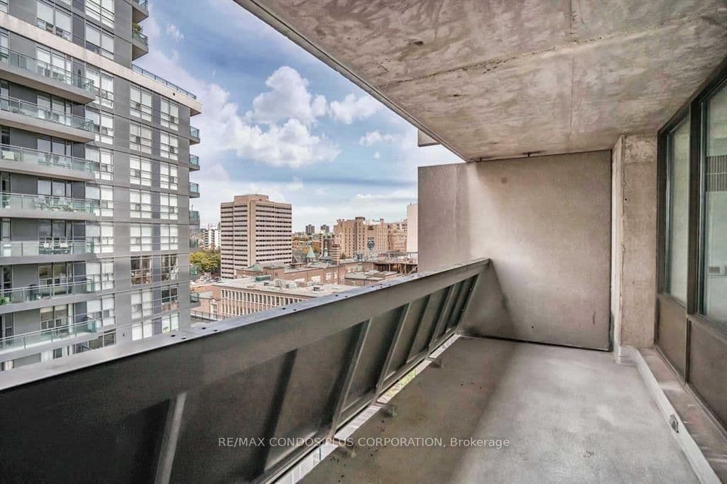 720 Spadina Avenue, Unit 1011 thumbnail 17