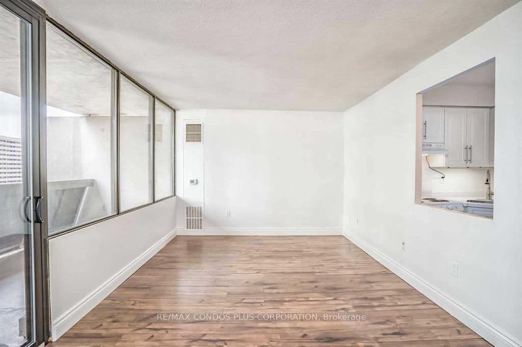 720 Spadina Avenue, Unit 1011 thumbnail 6