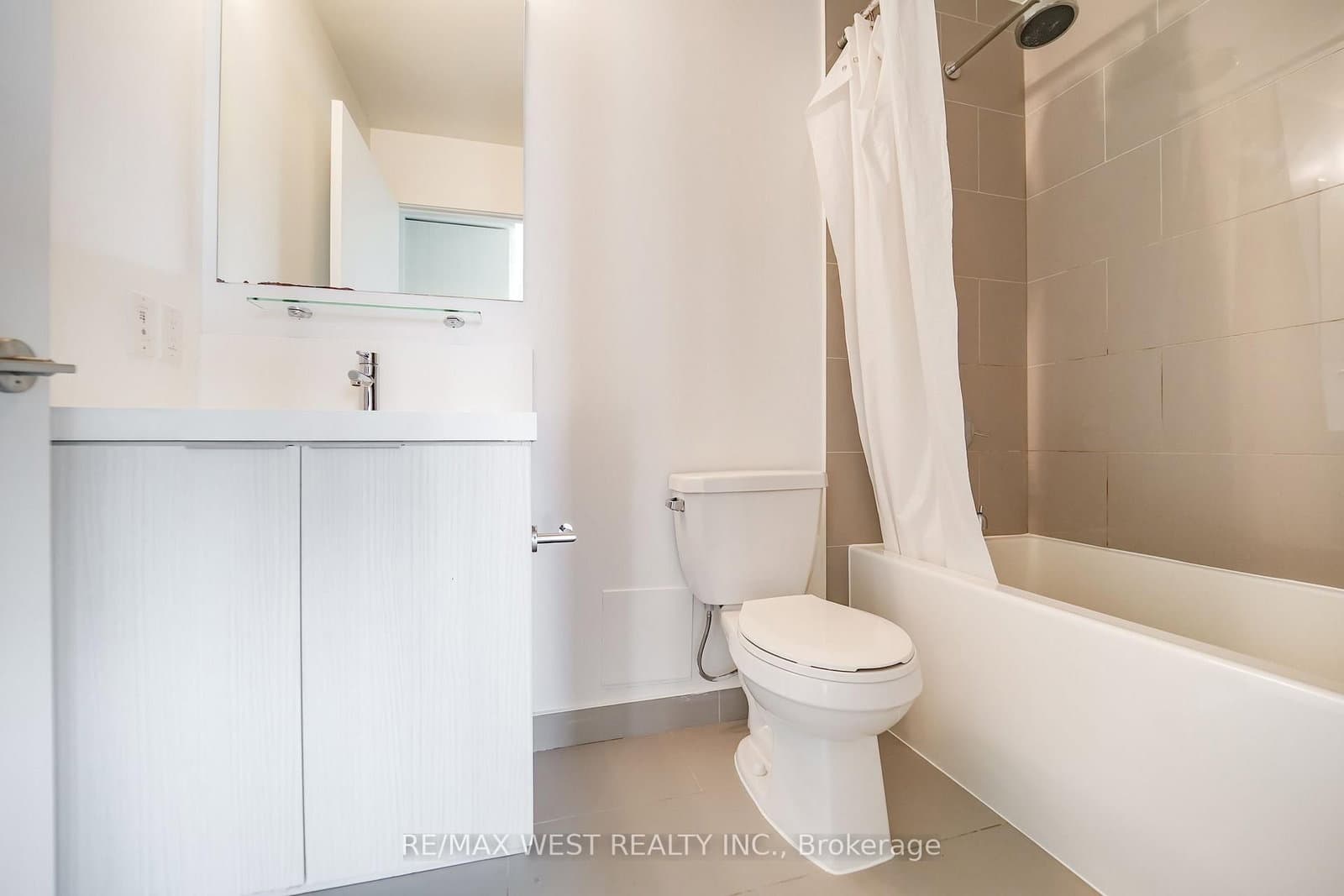 225 Sumach Street, Unit 1511 thumbnail 7