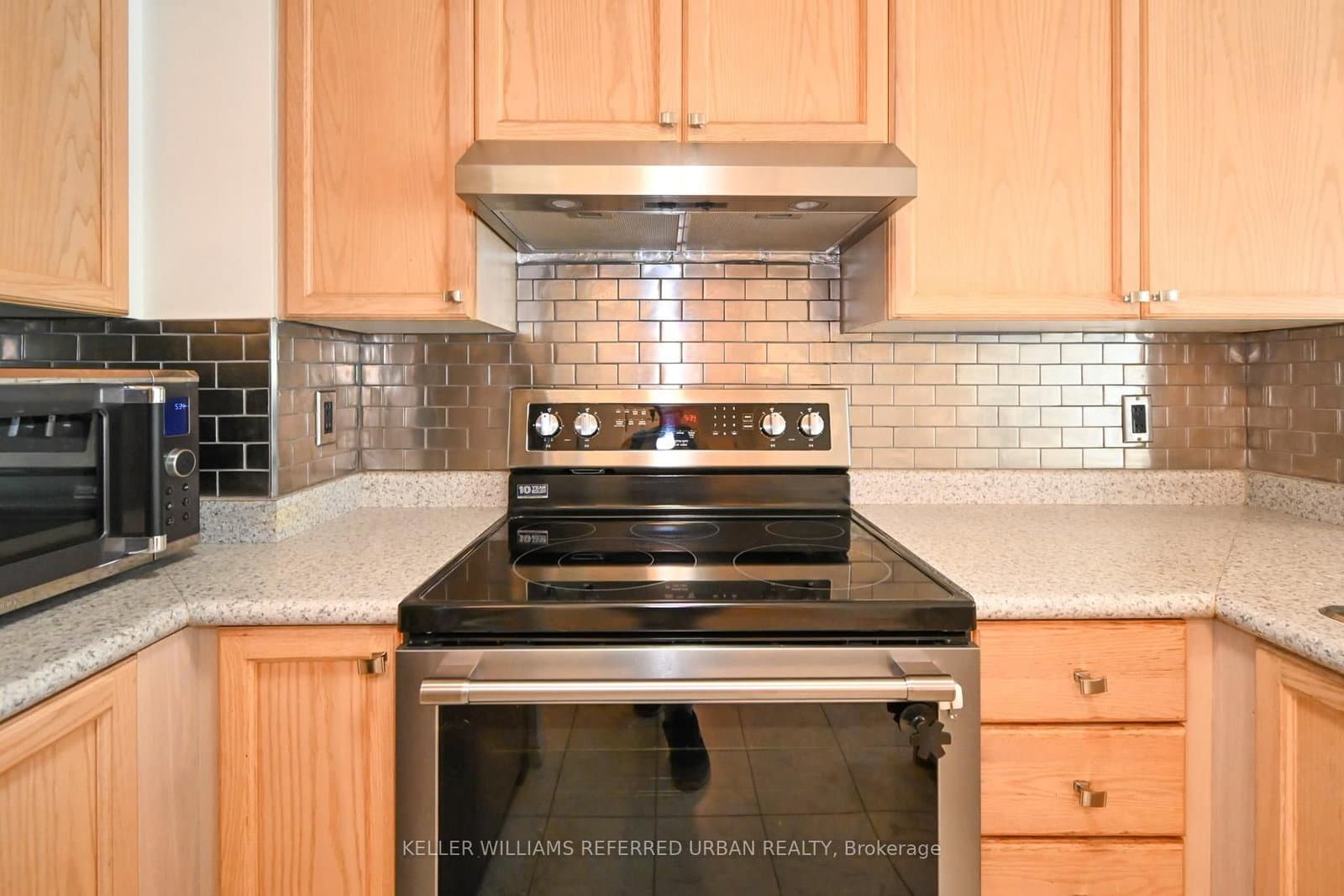 109 Front Street E, Unit 202 thumbnail 8