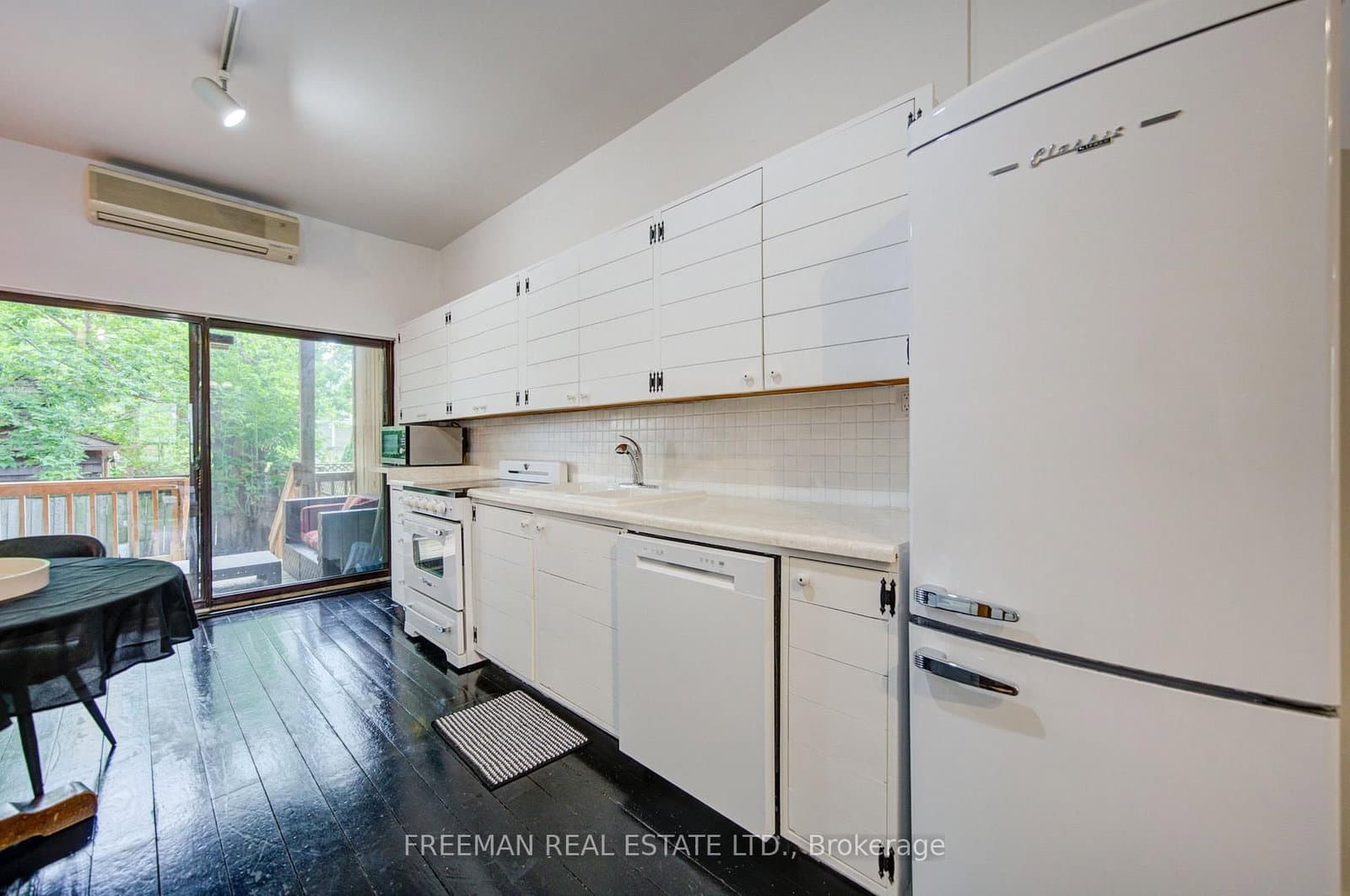 63 Sussex Avenue thumbnail 12