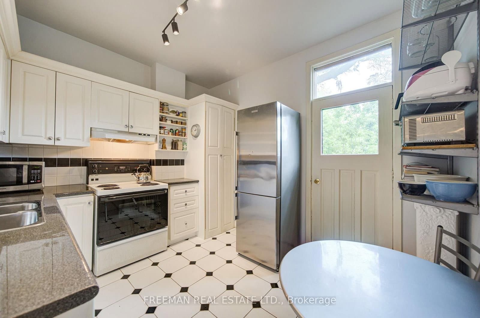 63 Sussex Avenue thumbnail 23