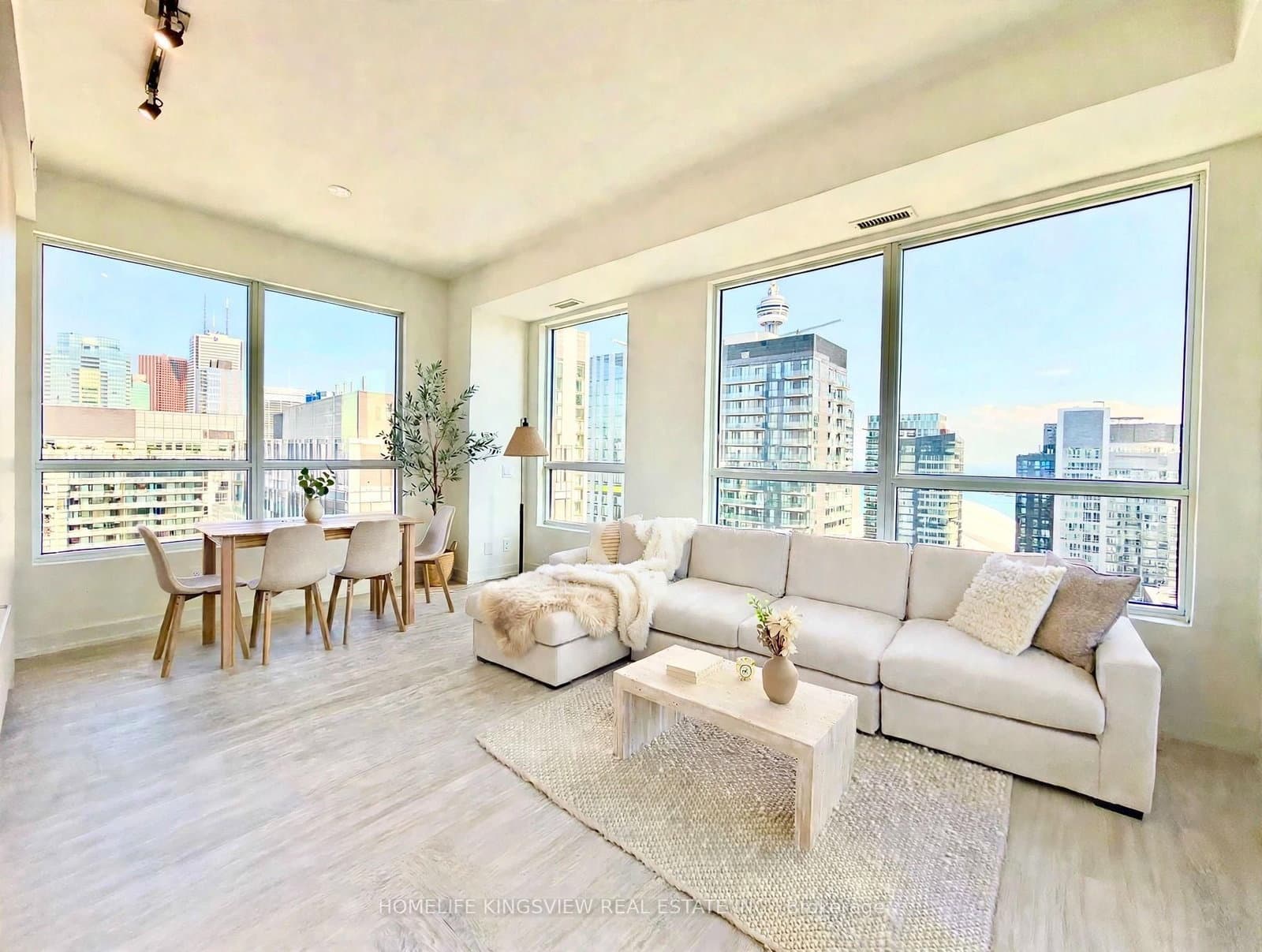 108 Peter Street, Unit 4706 thumbnail 2