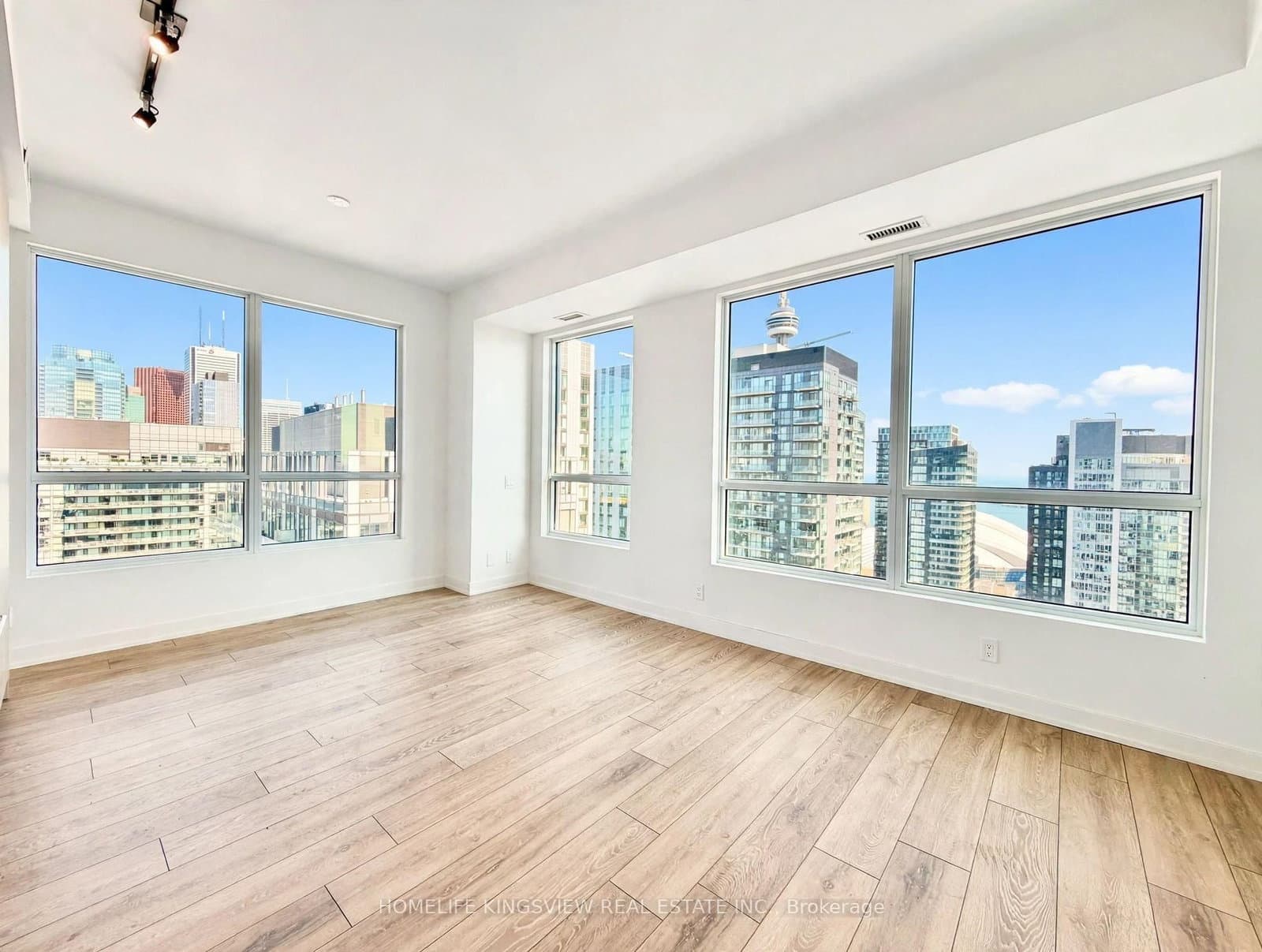 108 Peter Street, Unit 4706 thumbnail 3
