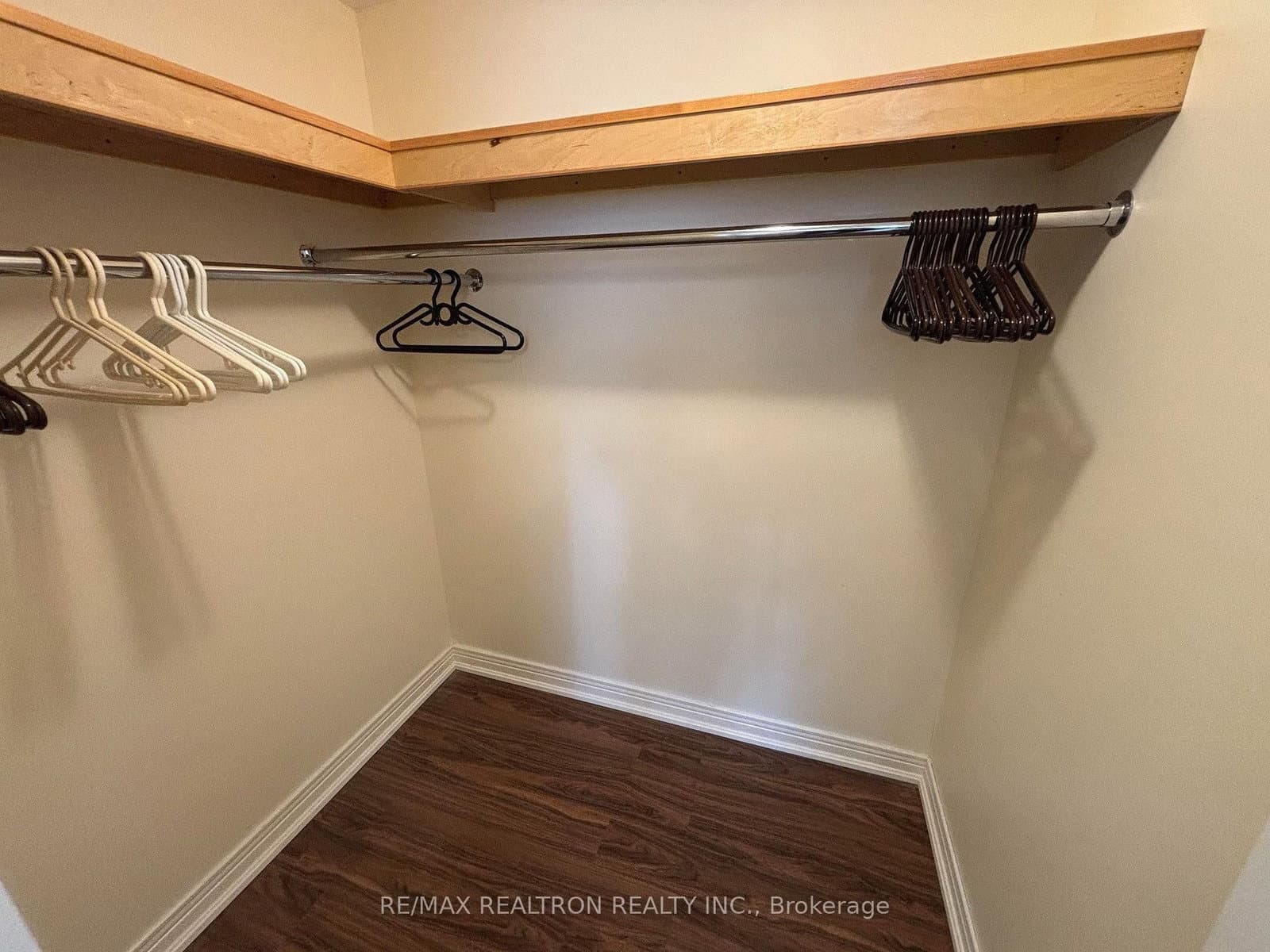 695 Glencairn Avenue, Unit Bsmt thumbnail 11