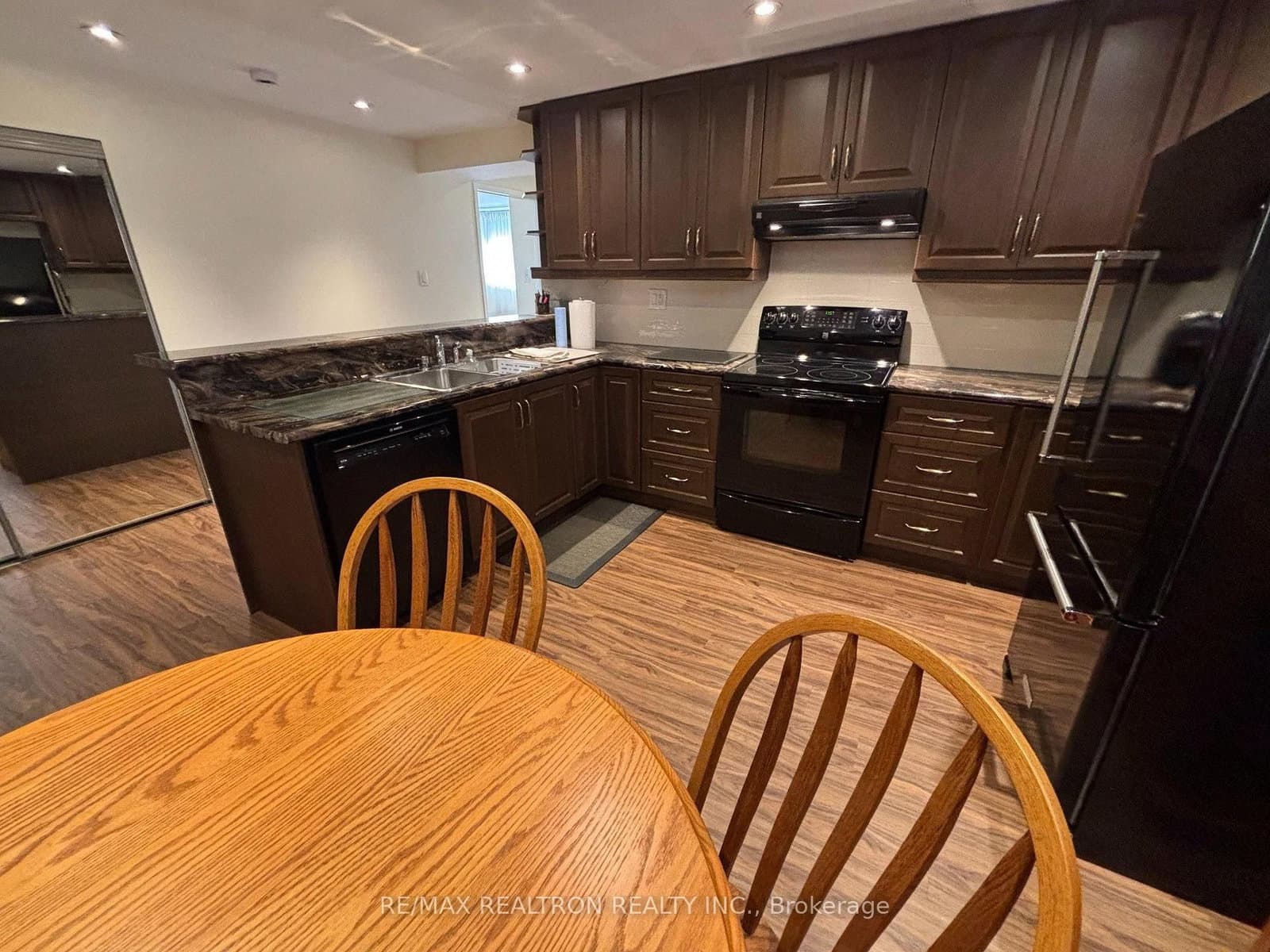 695 Glencairn Avenue, Unit Bsmt thumbnail 7