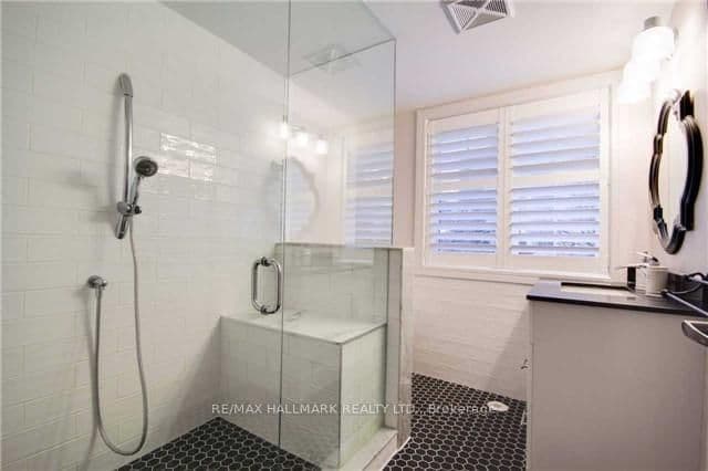 24 Glendora Avenue thumbnail 14