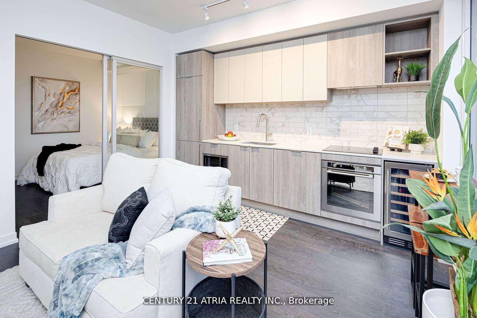 2020 Bathurst Street, Unit 1810 thumbnail 4