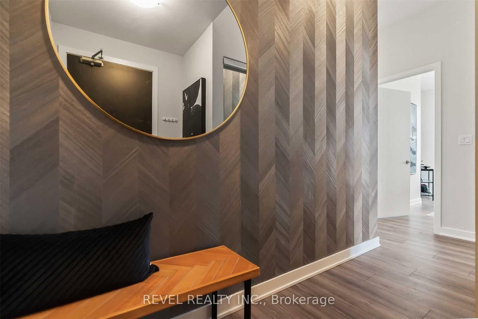 50 Bruyeres Mews, Unit 215 thumbnail 3