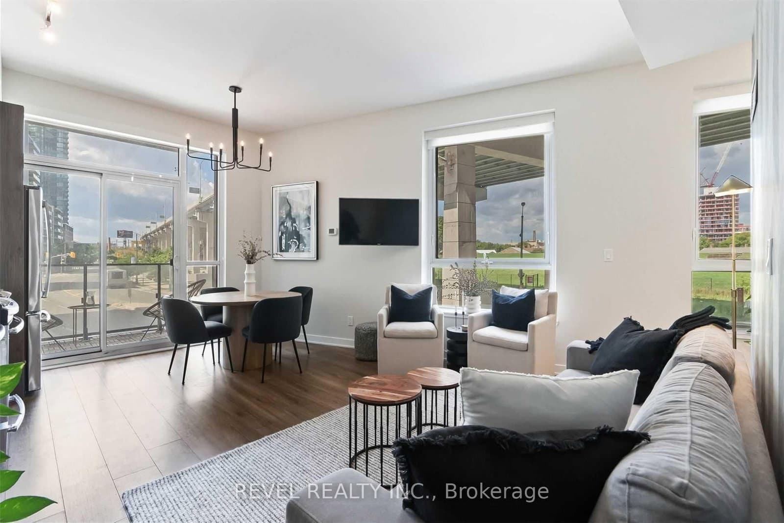 50 Bruyeres Mews, Unit 215 thumbnail 4