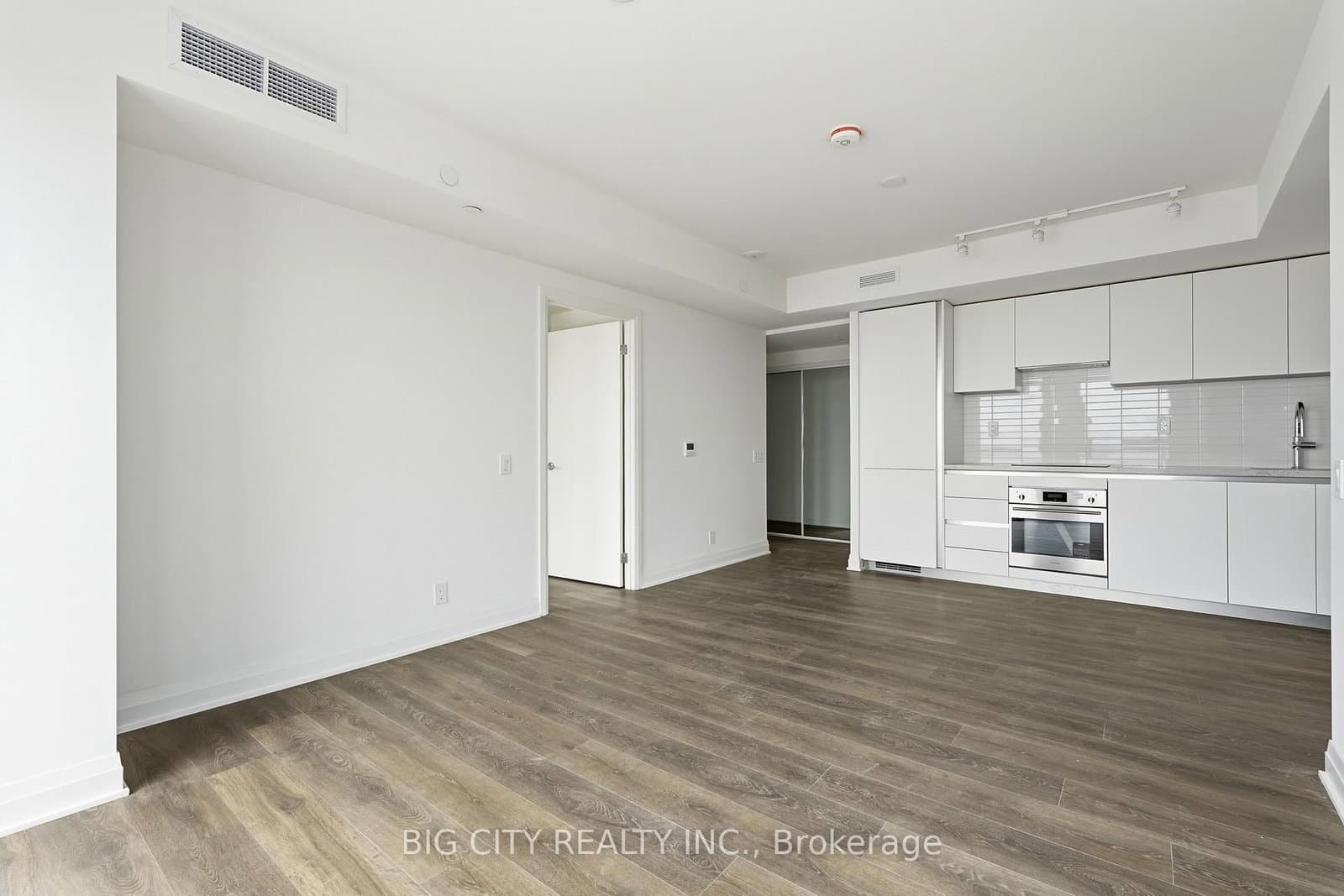 25 Frederick Todd Way, Unit 1410 thumbnail 8