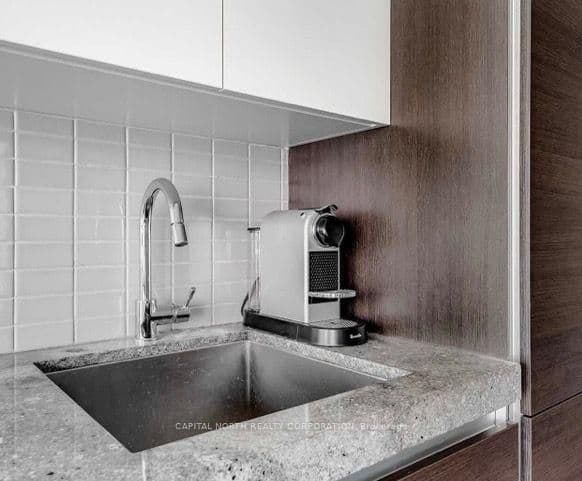 629 King Street W, Unit 216 thumbnail 12