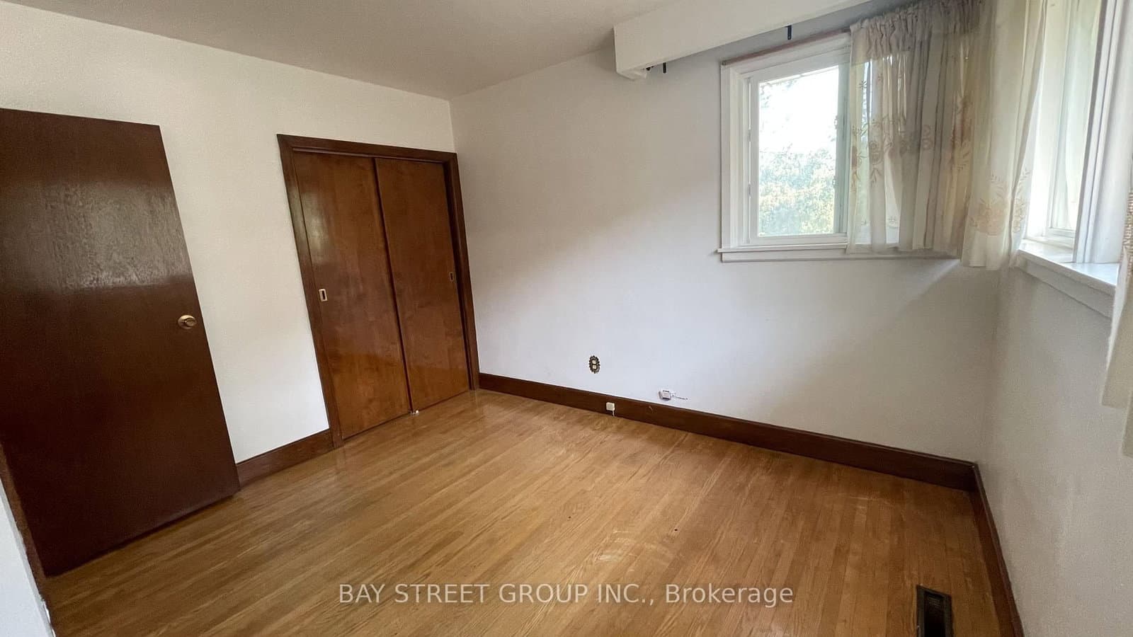 260 Moore Park Avenue thumbnail 10