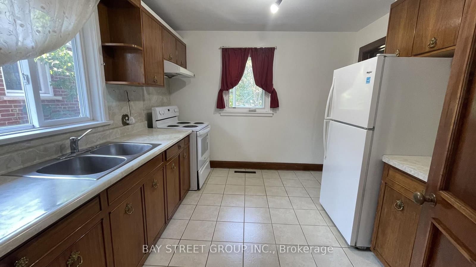 260 Moore Park Avenue thumbnail 12