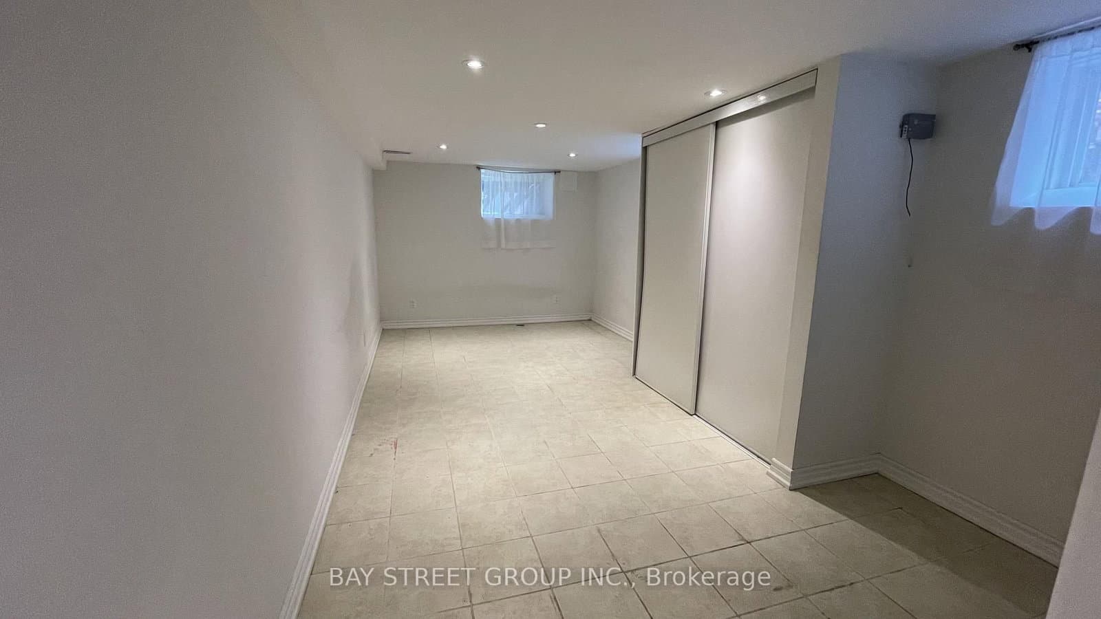 260 Moore Park Avenue thumbnail 17