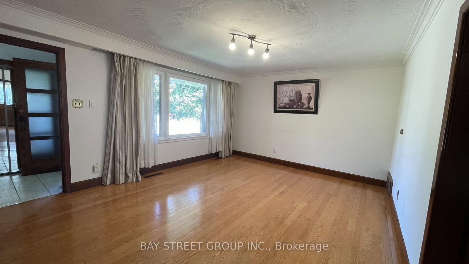 260 Moore Park Avenue thumbnail 3