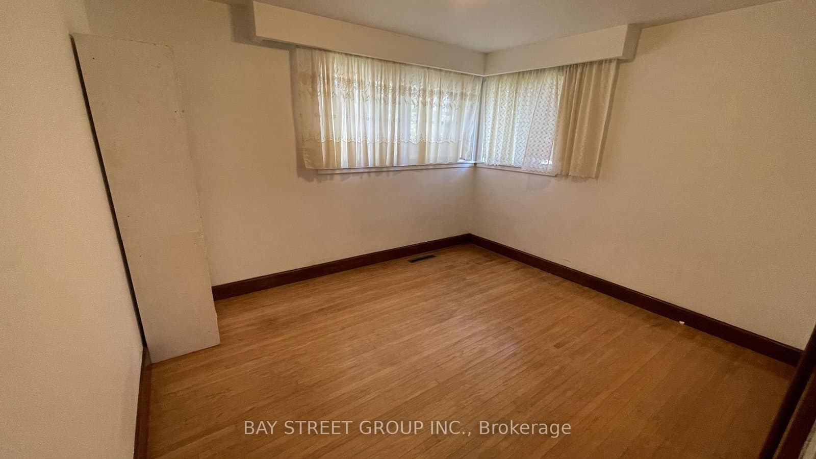 260 Moore Park Avenue thumbnail 8