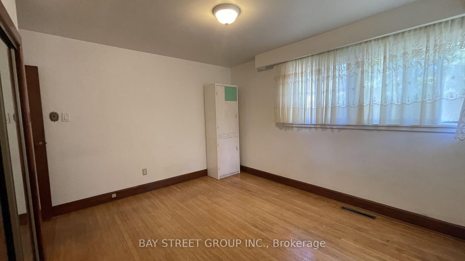 260 Moore Park Avenue thumbnail 9