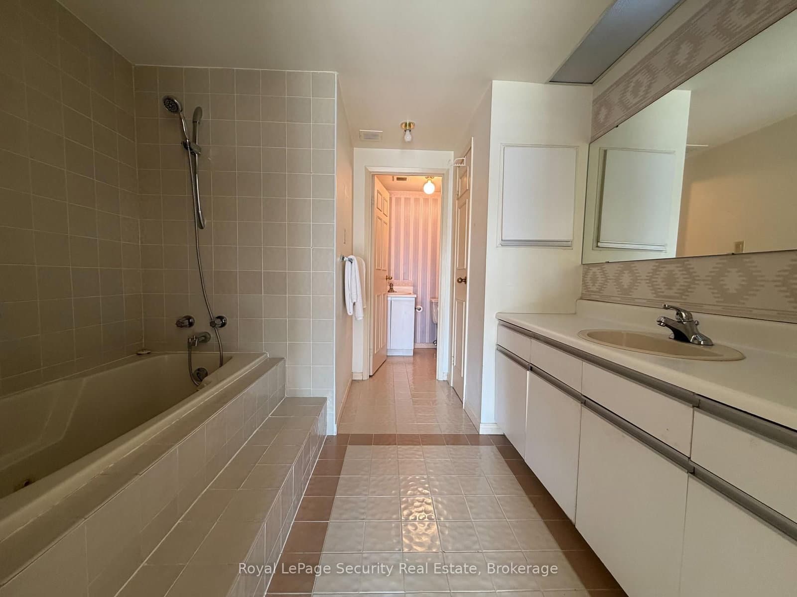 20 Glebe Road W, Unit 10 thumbnail 30