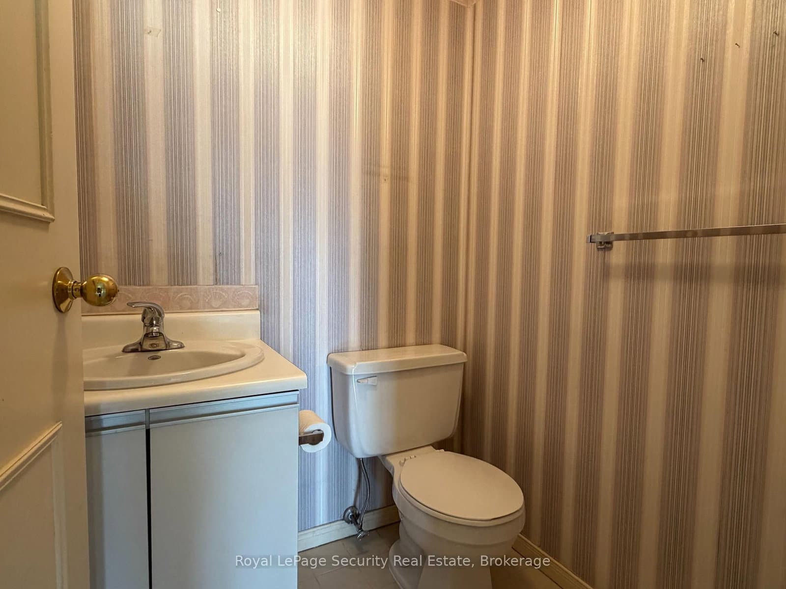 20 Glebe Road W, Unit 10 thumbnail 32