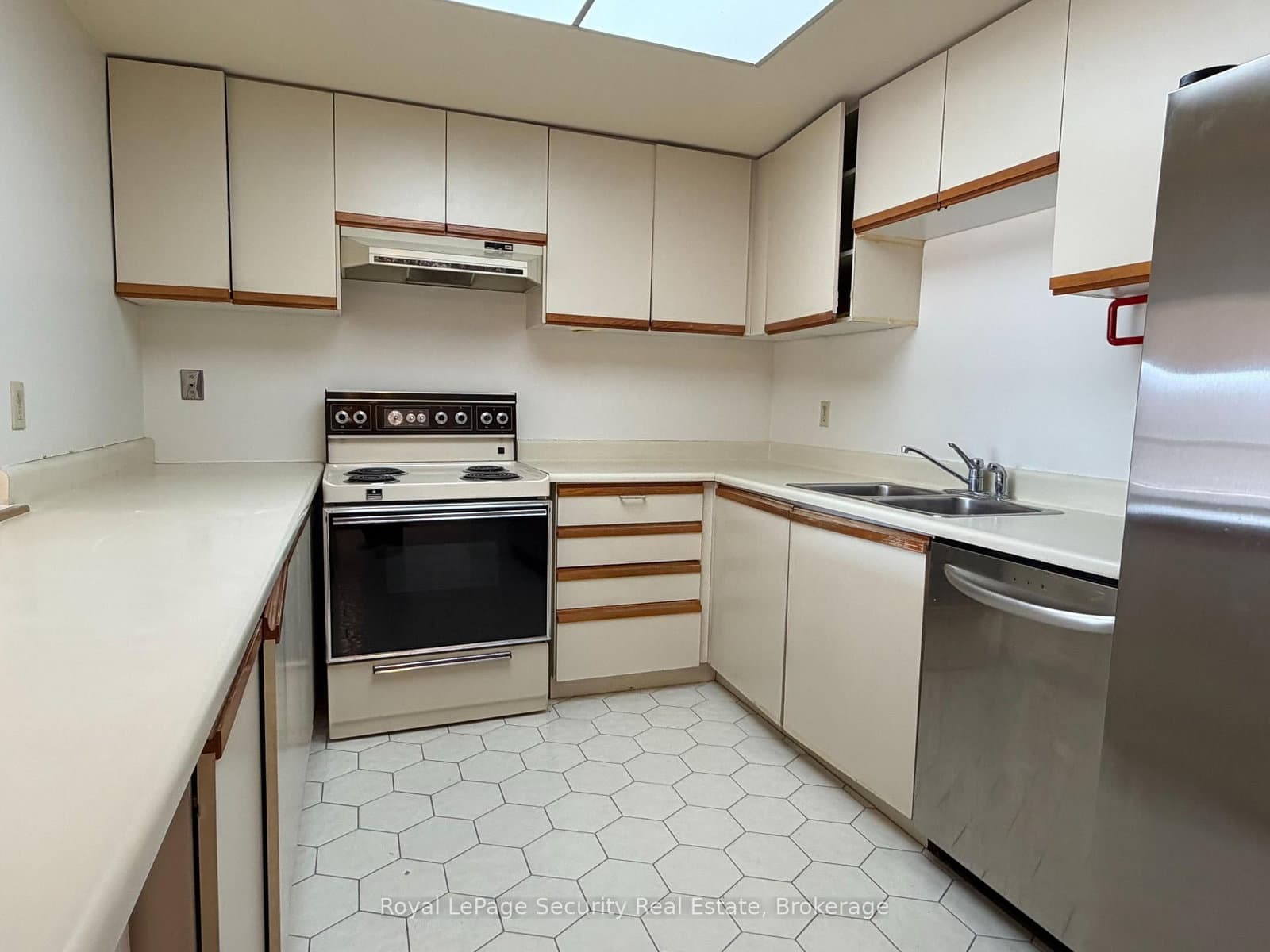 20 Glebe Road W, Unit 10 thumbnail 9
