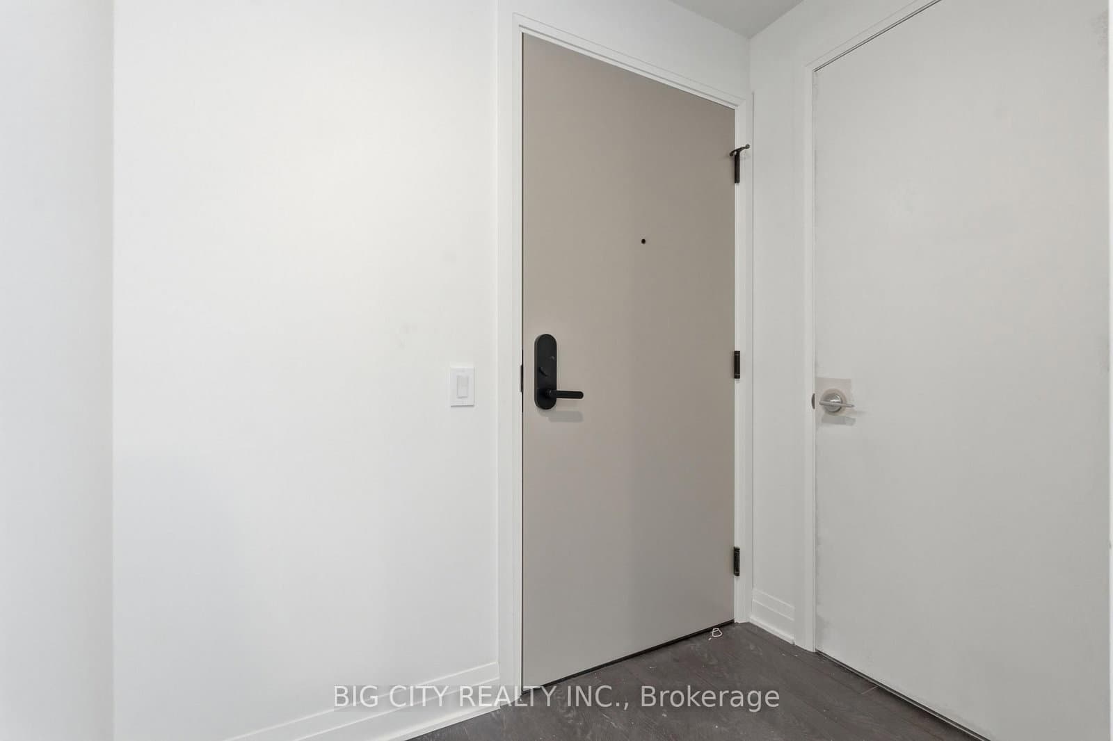 25 Frederick Todd Way, Unit 1010 thumbnail 2