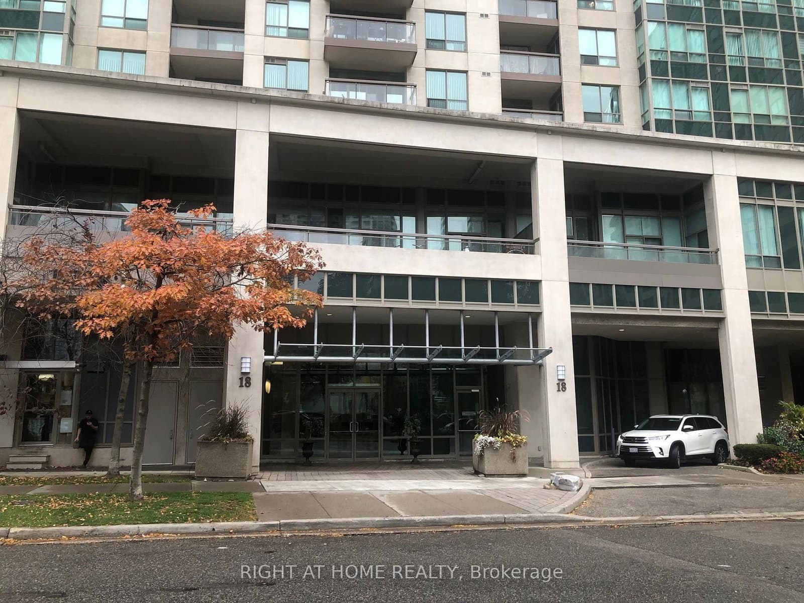 18 Parkview Avenue, Unit 603 - Image 1