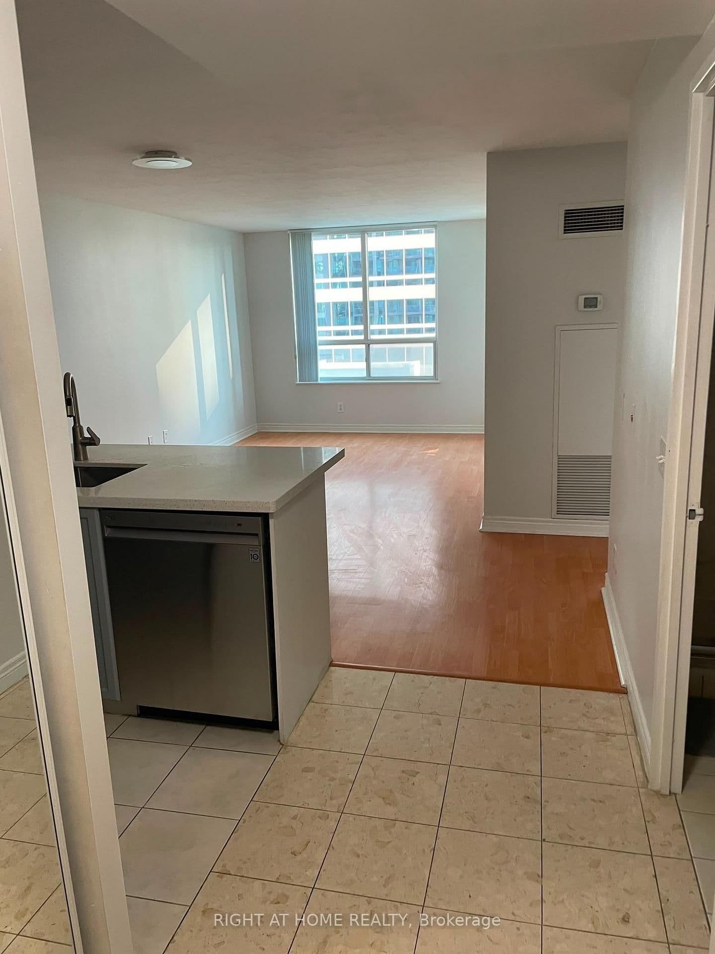 18 Parkview Avenue, Unit 603 thumbnail 5