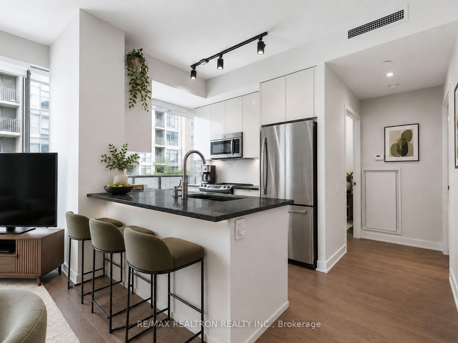 1815 Yonge Street, Unit 407 thumbnail 18