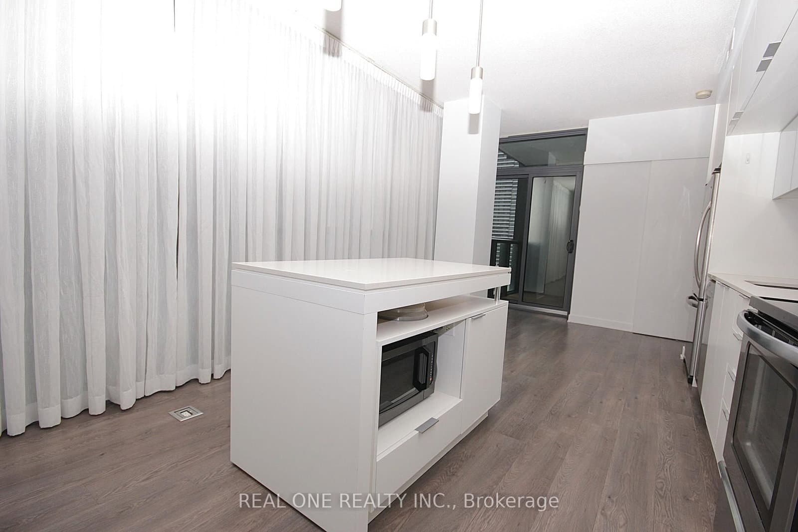 110 Charles Street E, Unit 3505 thumbnail 6