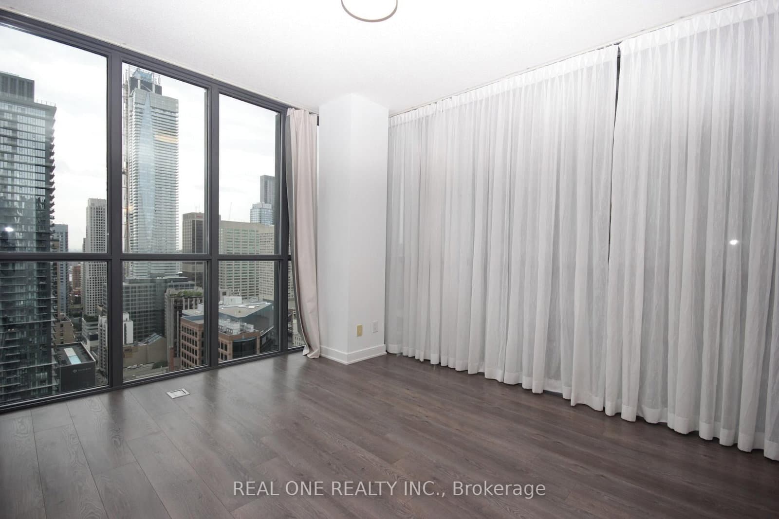 110 Charles Street E, Unit 3505 thumbnail 9