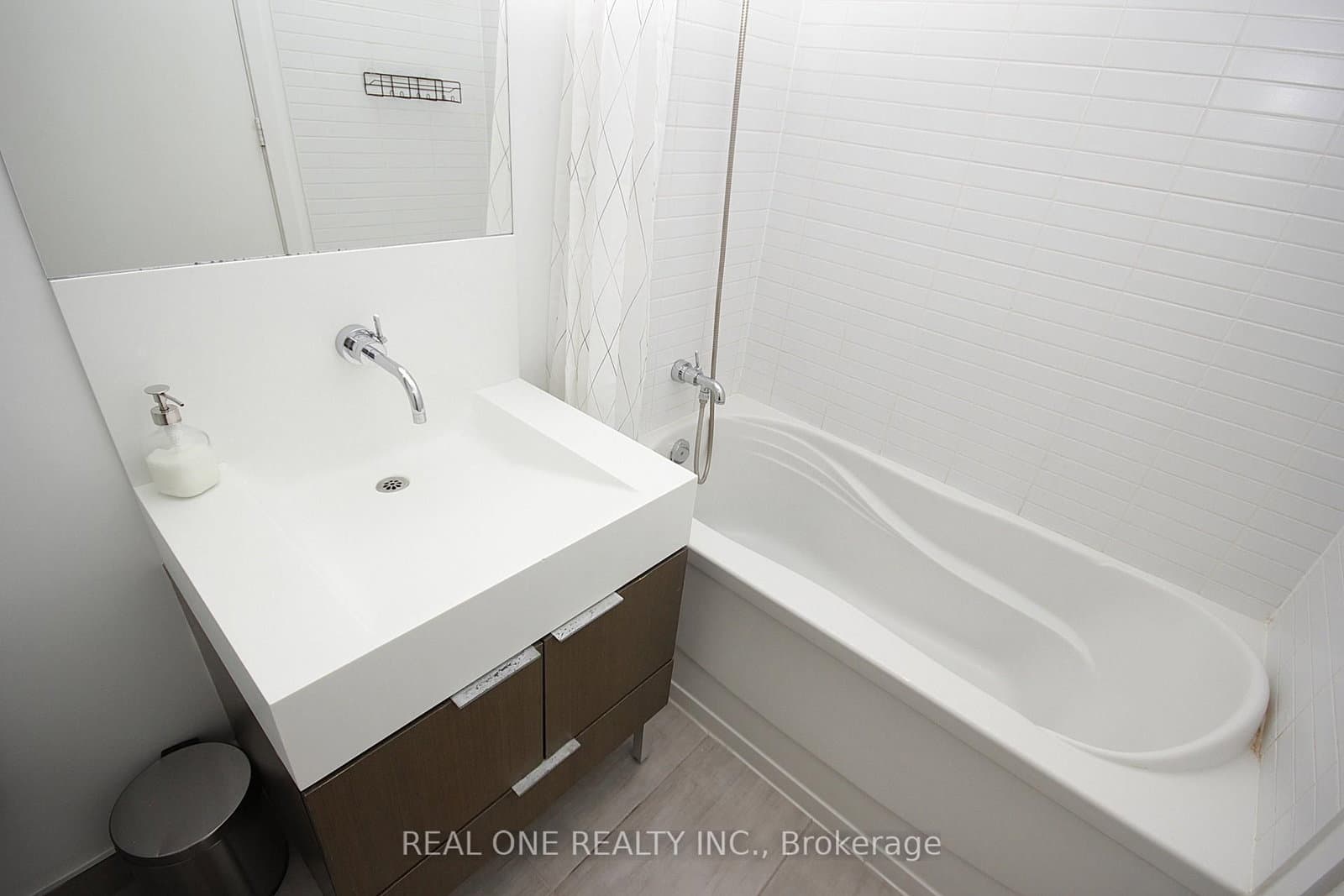 110 Charles Street E, Unit 3505 thumbnail 15