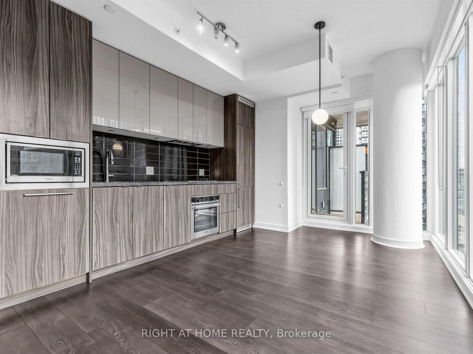 115 Blue Jays Way, Unit 3215 thumbnail 7