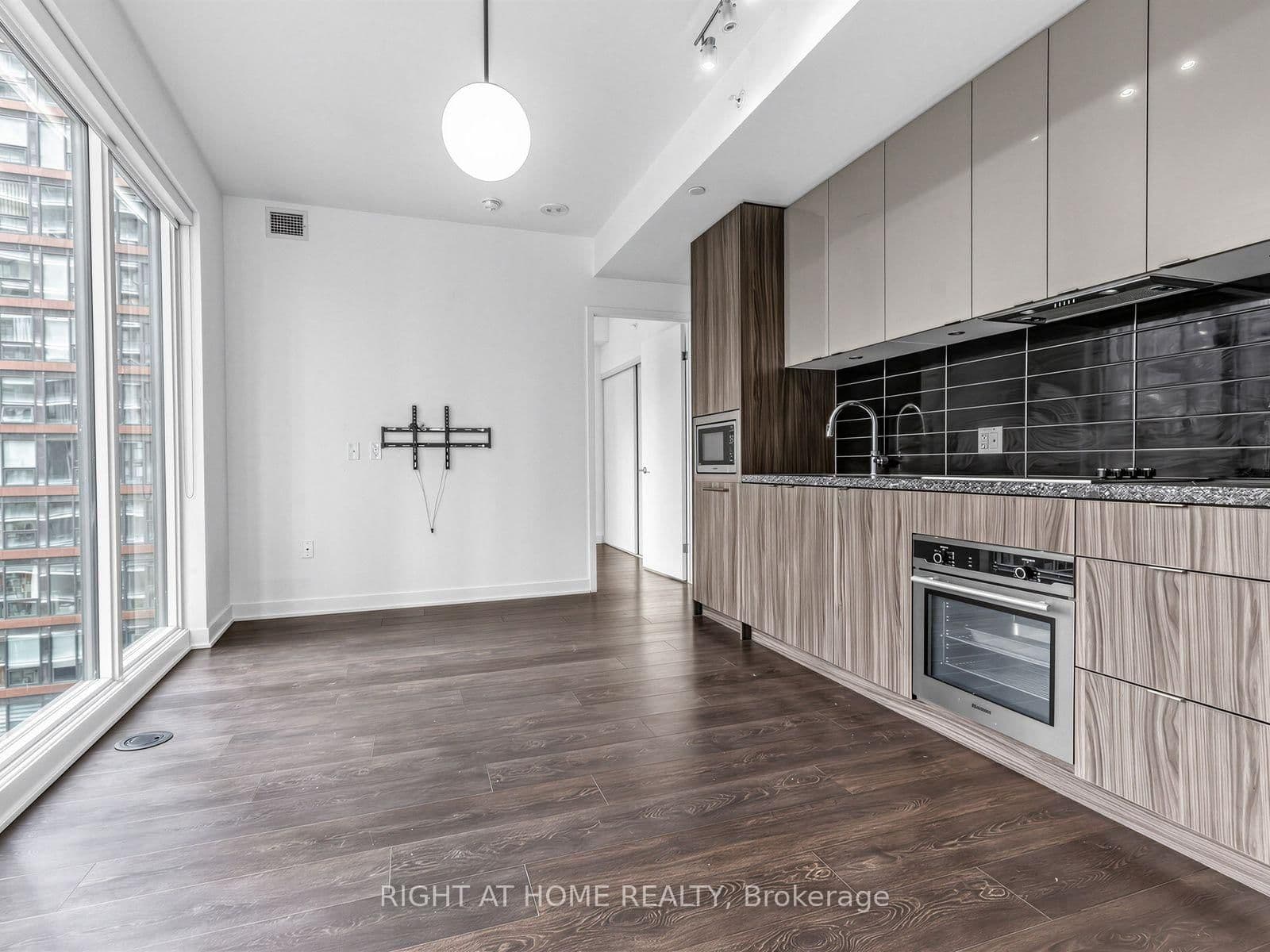 115 Blue Jays Way, Unit 3215 thumbnail 9
