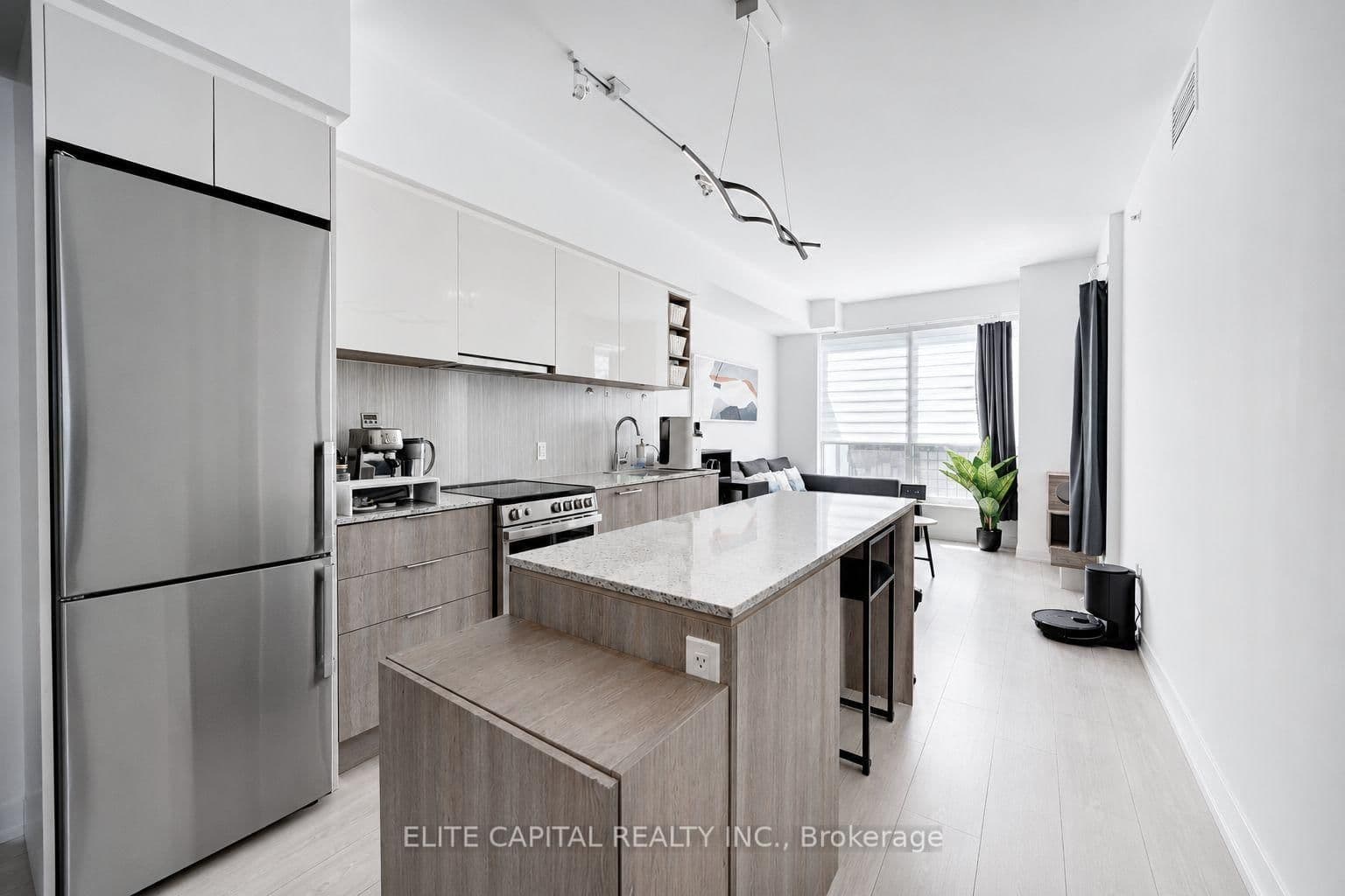 31 Tippett Road, Unit 740 thumbnail 2