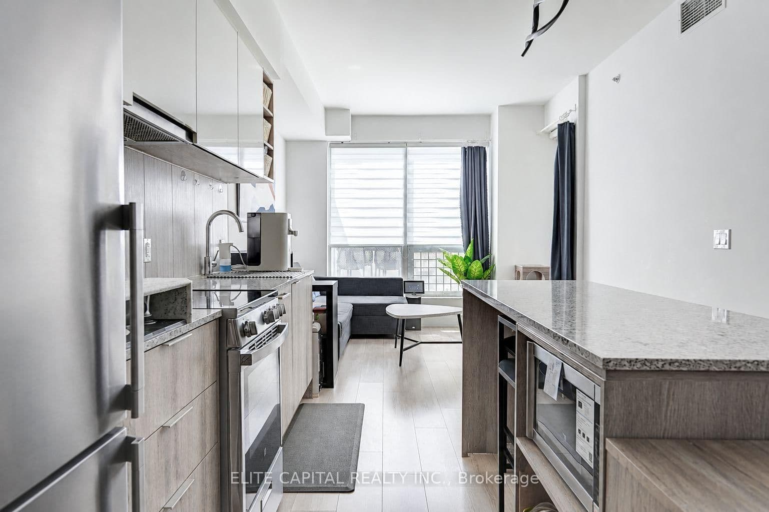 31 Tippett Road, Unit 740 thumbnail 3