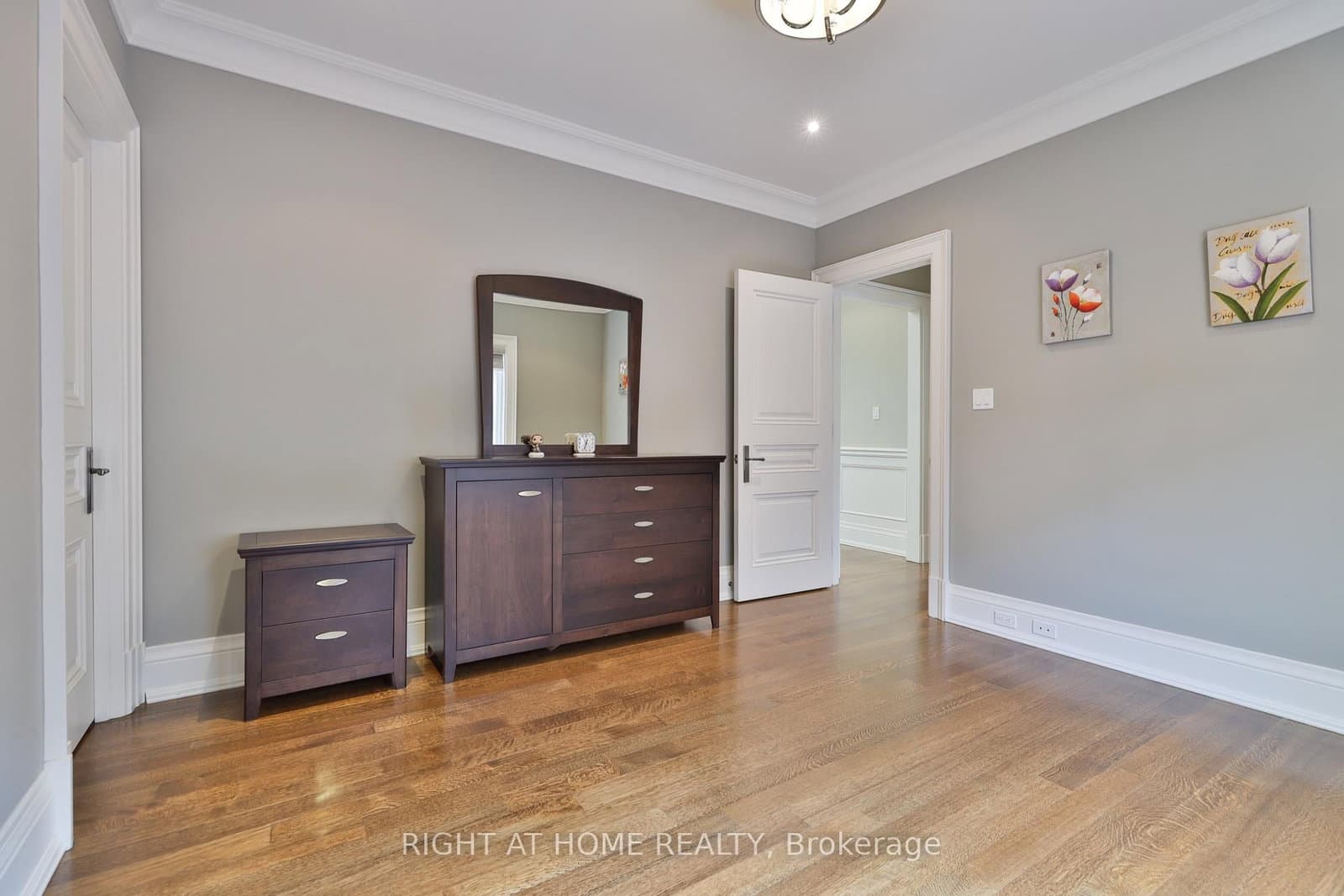 154 Munro Boulevard thumbnail 31