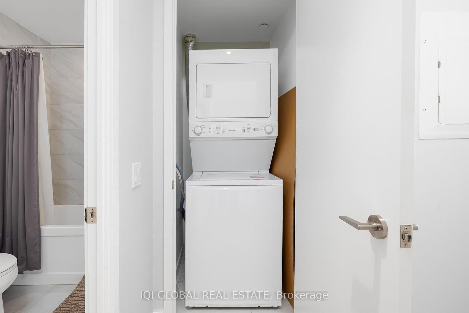 15 Queens Quay Street E, Unit 2205 thumbnail 10