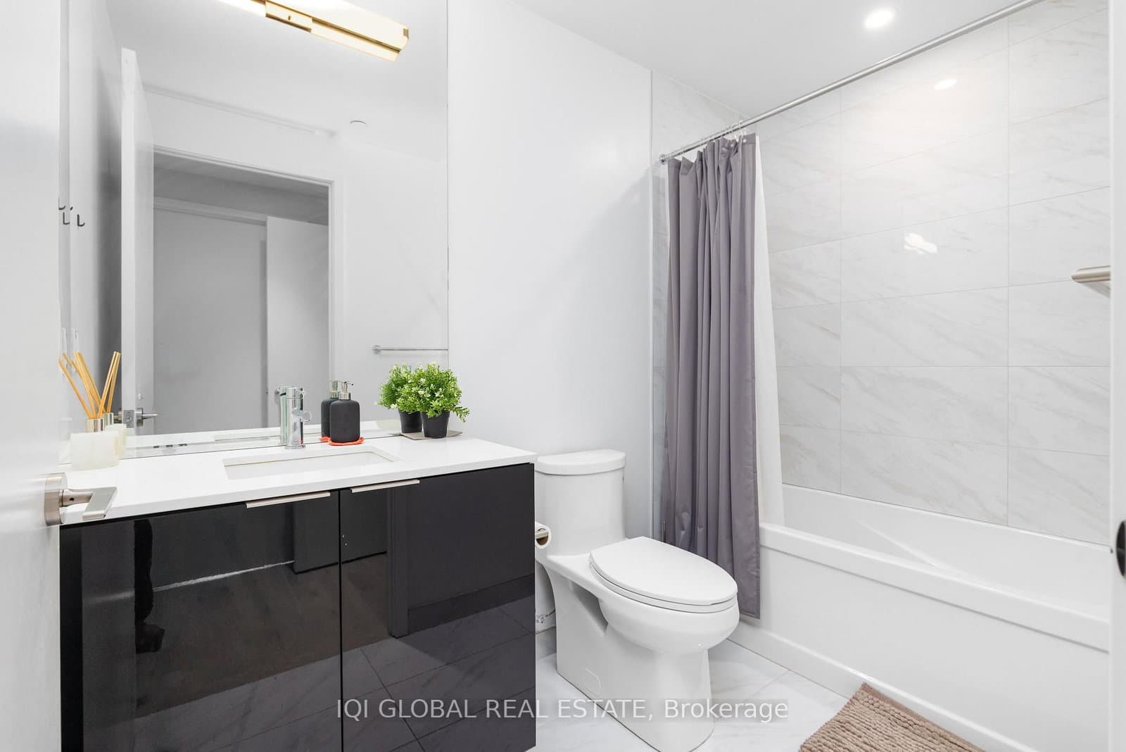 15 Queens Quay Street E, Unit 2205 thumbnail 11